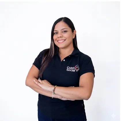 Retrato de Luisa Cruz, Analista de Impacto Cualitativo en Cubo Social